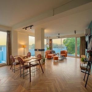 Minimalist Poshtel & Suites